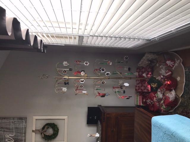 Beautiful way to display keepsake ornaments